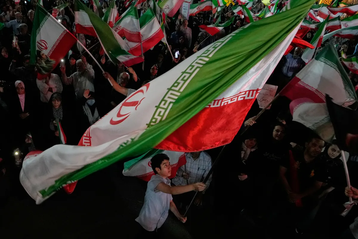 Mỹ tuyên bố tấn công các địa điểm quân sự của Iran - Ảnh 1.