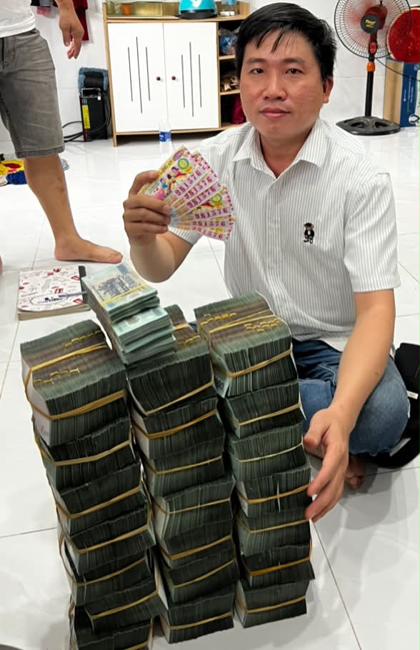 Đi vía Bà Chúa Xứ núi Sam, 1 người trúng độc đắc 12 tỉ đồng - Ảnh 2.