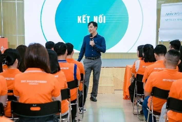 Přispívání k rozvoji budoucích lidských zdrojů. Góp sức vì nguồn nhân lực tương lai