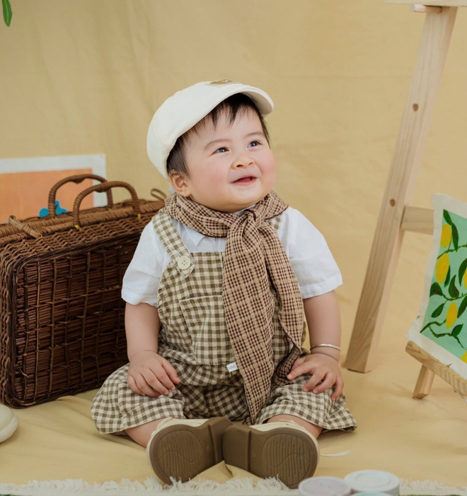 Con trai Ngọc Hân 10 tháng tuổi gây chú ý - Ảnh 1.