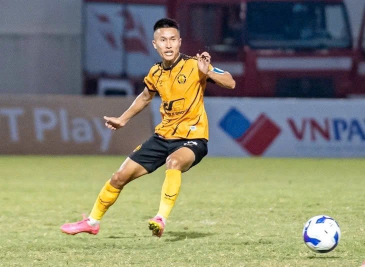 Doãn Ngọc Tân nghẹn ngào chia tay CLB Đông Á Thanh Hóa - ảnh 1