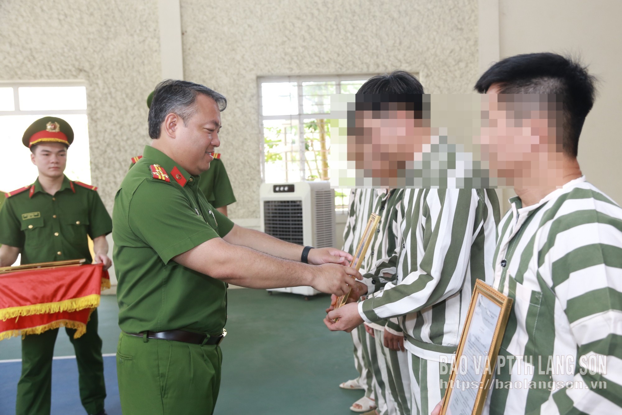 प्रांतीय पुलिस के उप निदेशक ने कैदियों को माफी संबंधी निर्णयों से अवगत कराया।