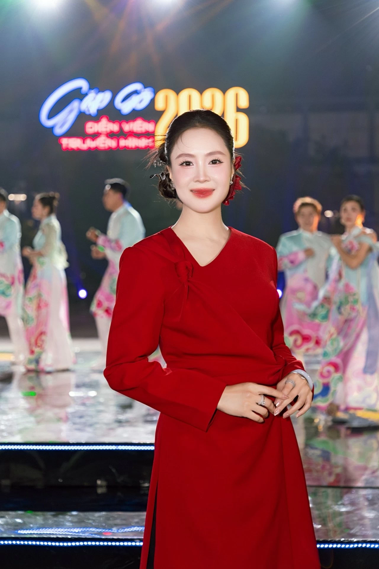 Oyuncu Hong Diem'in güzelliği Nhan sắc diễn viên Hồng Diễm