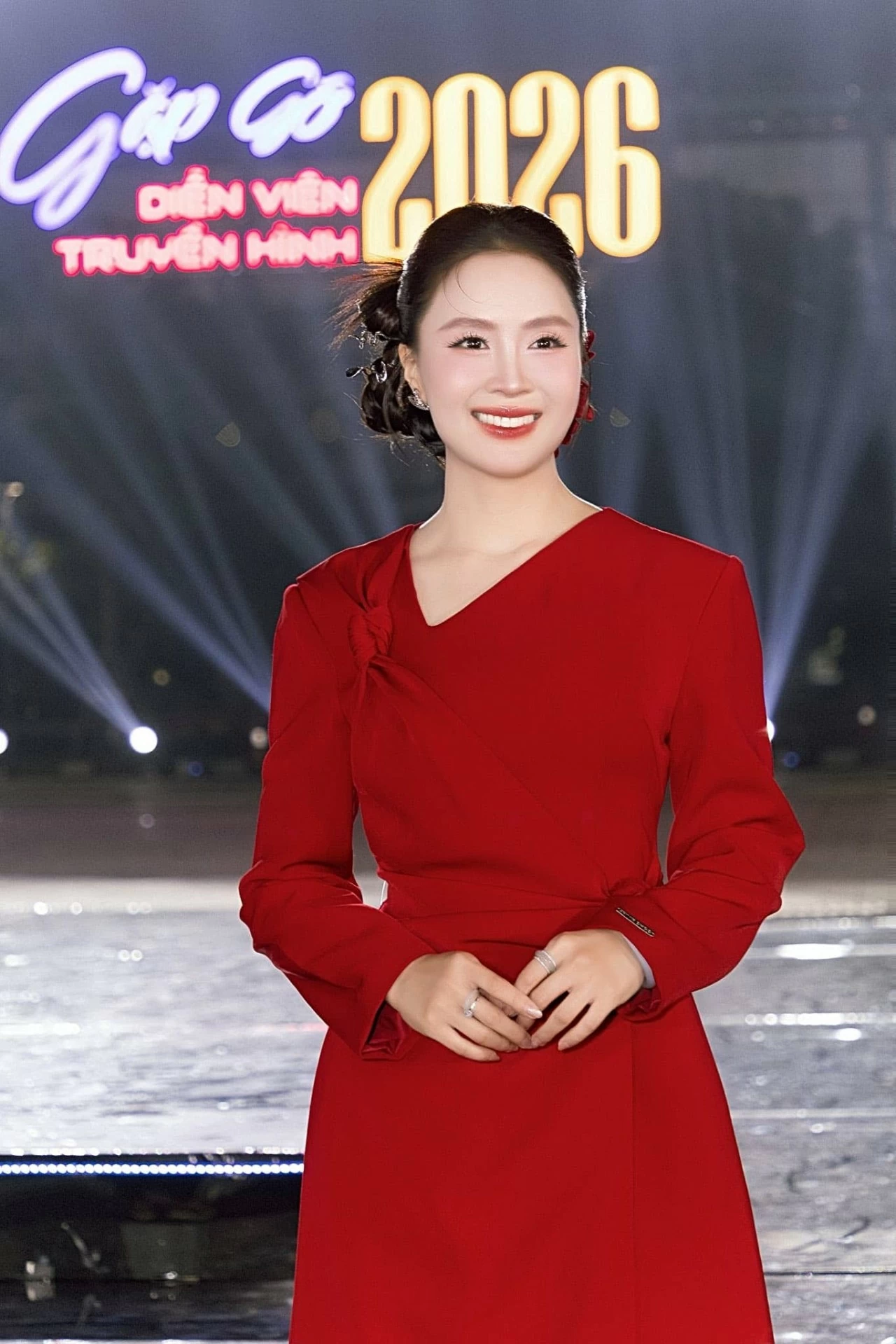 Oyuncu Hong Diem'in güzelliği Nhan sắc diễn viên Hồng Diễm