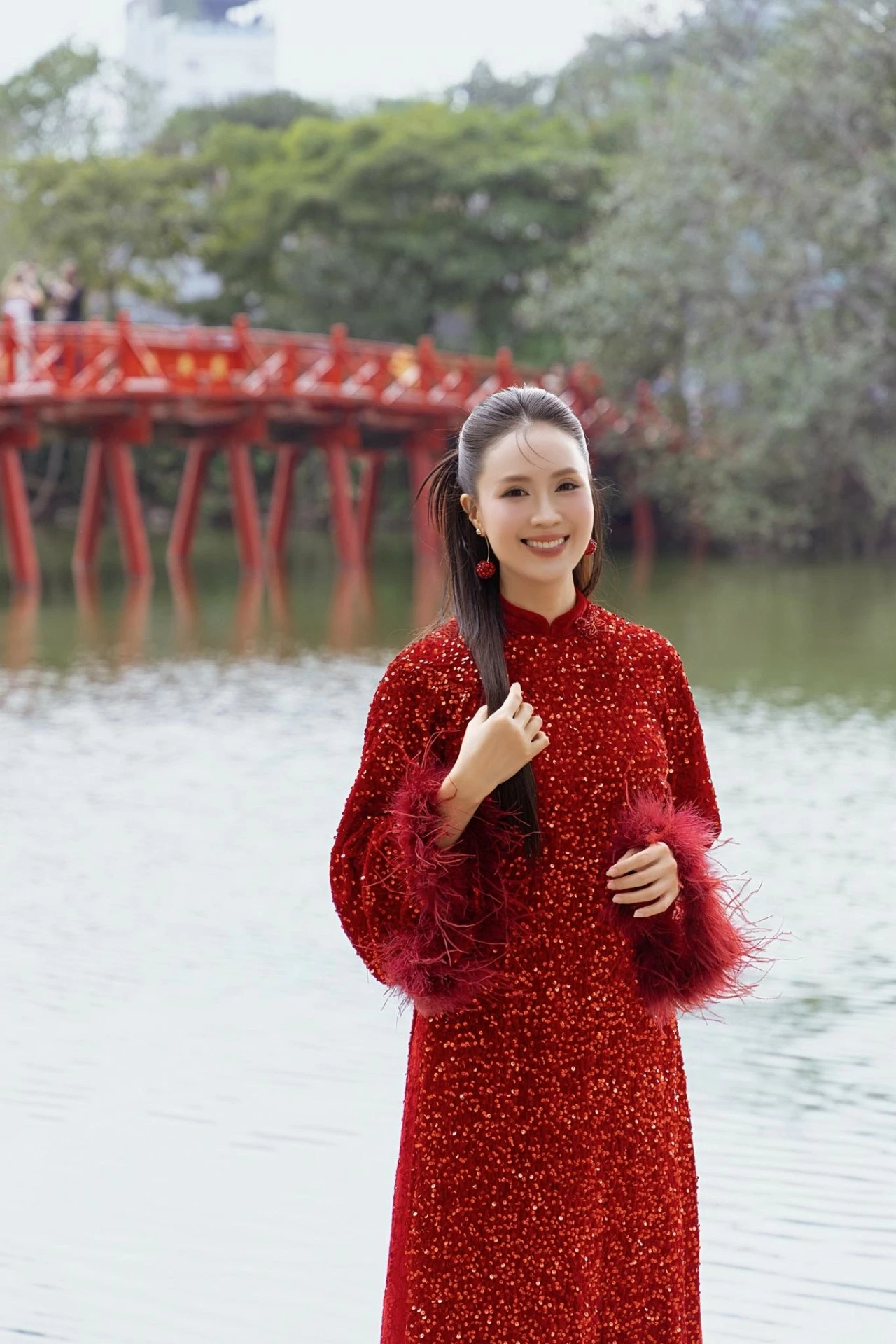 Oyuncu Hong Diem'in güzelliği Nhan sắc diễn viên Hồng Diễm