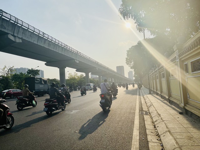 Nắng nóng miền Bắc, miền Trung kéo dài đến bao giờ? - Ảnh 1.