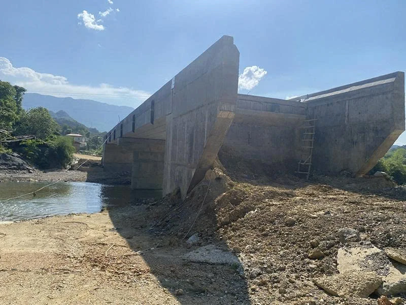 Supprimer les ponts suspendus et les ponts temporaires dangereux.