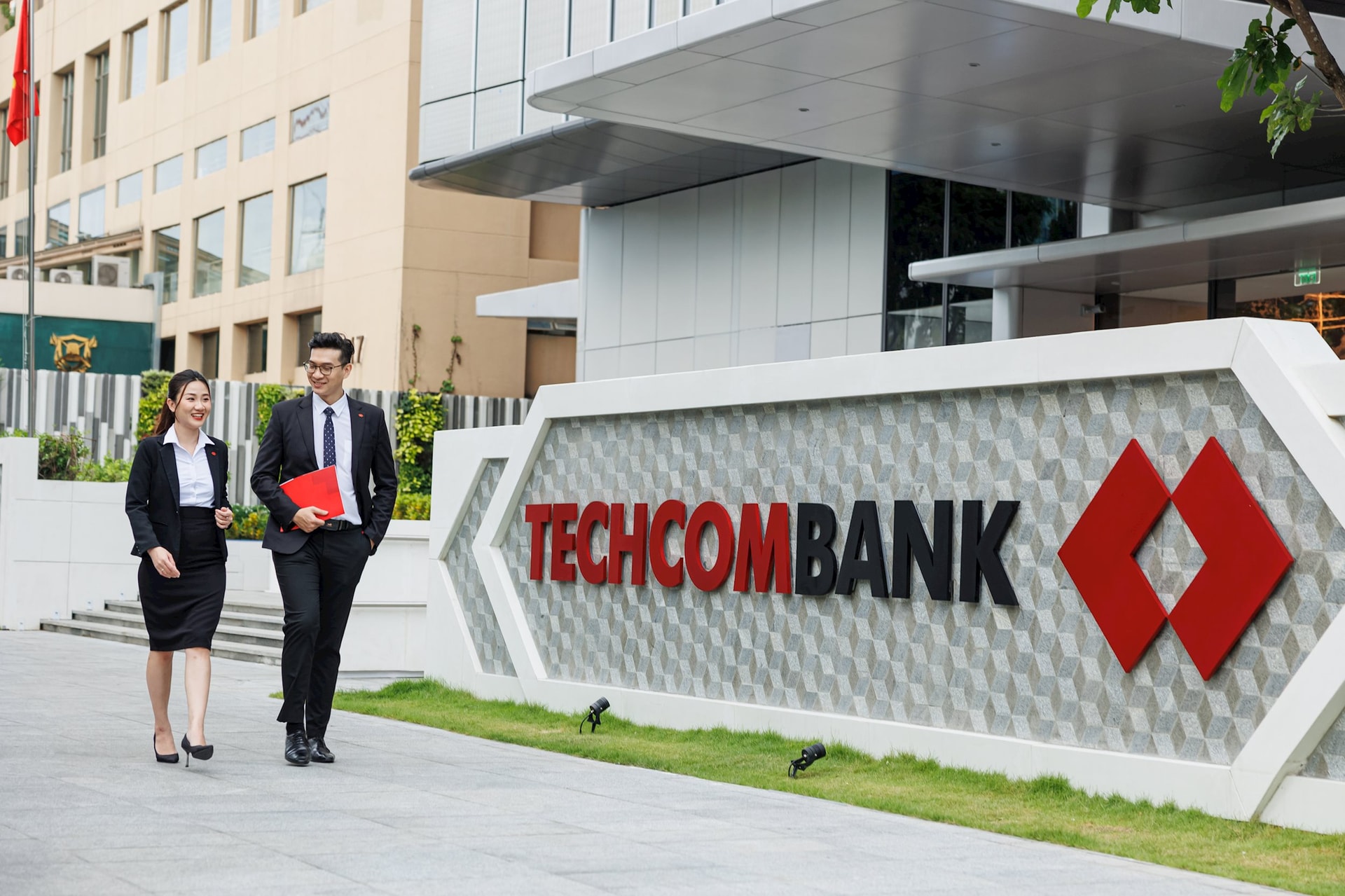 techcombank.jpg techcombank.jpg
