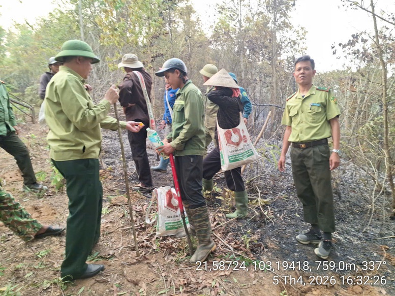Incendios forestales y un recordatorio de los Đám cháy rừng và lời nhắc về ‘lá chắn’ cộng đồng- Ảnh 3.