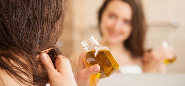 Erstaunlicher Trick mit Haarölen für voluminöses und frizzfreies Haar - Bild 1. Tuyệt chiêu dùng tinh dầu dưỡng tóc giúp tóc bồng bềnh, hết xơ rối - Ảnh 1.
