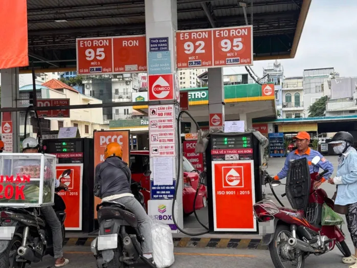 Xăng E10 phủ sóng cùng cam kết mạnh mẽ
- Ảnh 1.