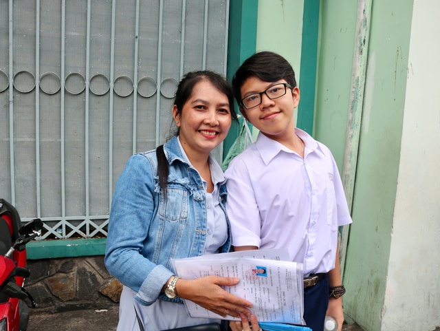 Thi xong lớp 10, thí sinh tự tin đạt điểm cao, phụ huynh thưởng lớn  - Ảnh 3.