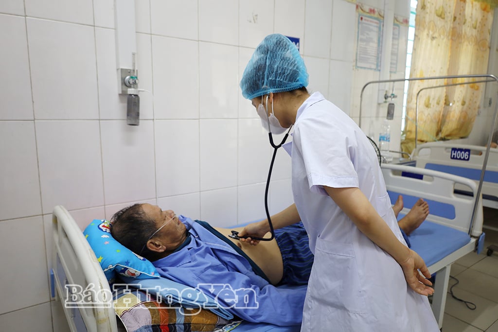 Actividades de exploración y tratamiento para pacientes en el Hospital Pulmonar de Thai Binh.