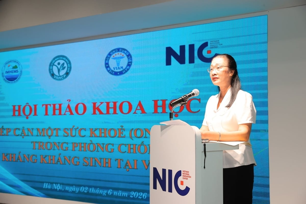 Úvodní slovo na workshopu, který se konal 2. června ráno, pronesl docent Pham Thanh Binh, prezident Vietnamské asociace pro poradenství v oblasti podpory zdraví. Foto: Hong Ngoc. PGS.TS Phạm Thanh Bình, Chủ tịch Hiệp hội Tư vấn nâng cao sức khỏe Việt Nam phát biểu khai mạc Hội thảo sáng 2/6. Ảnh: Hồng Ngọc.