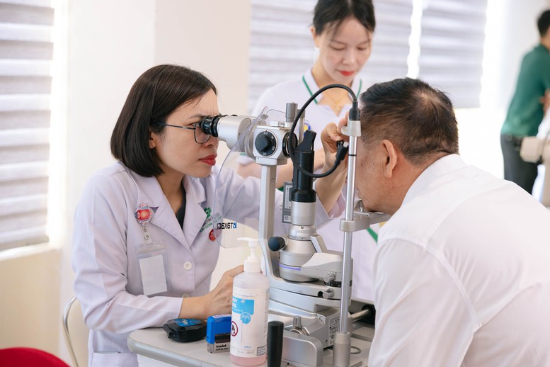 70% người mù lòa do đục thủy tinh thể- Ảnh 1.