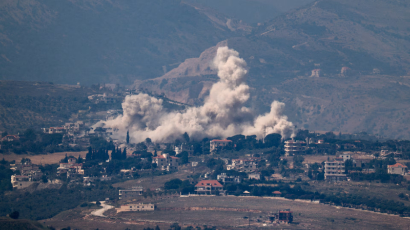Libanon kondigt een gedeeltelijk staakt-het-vuren aan tussen Hezbollah en Israël.