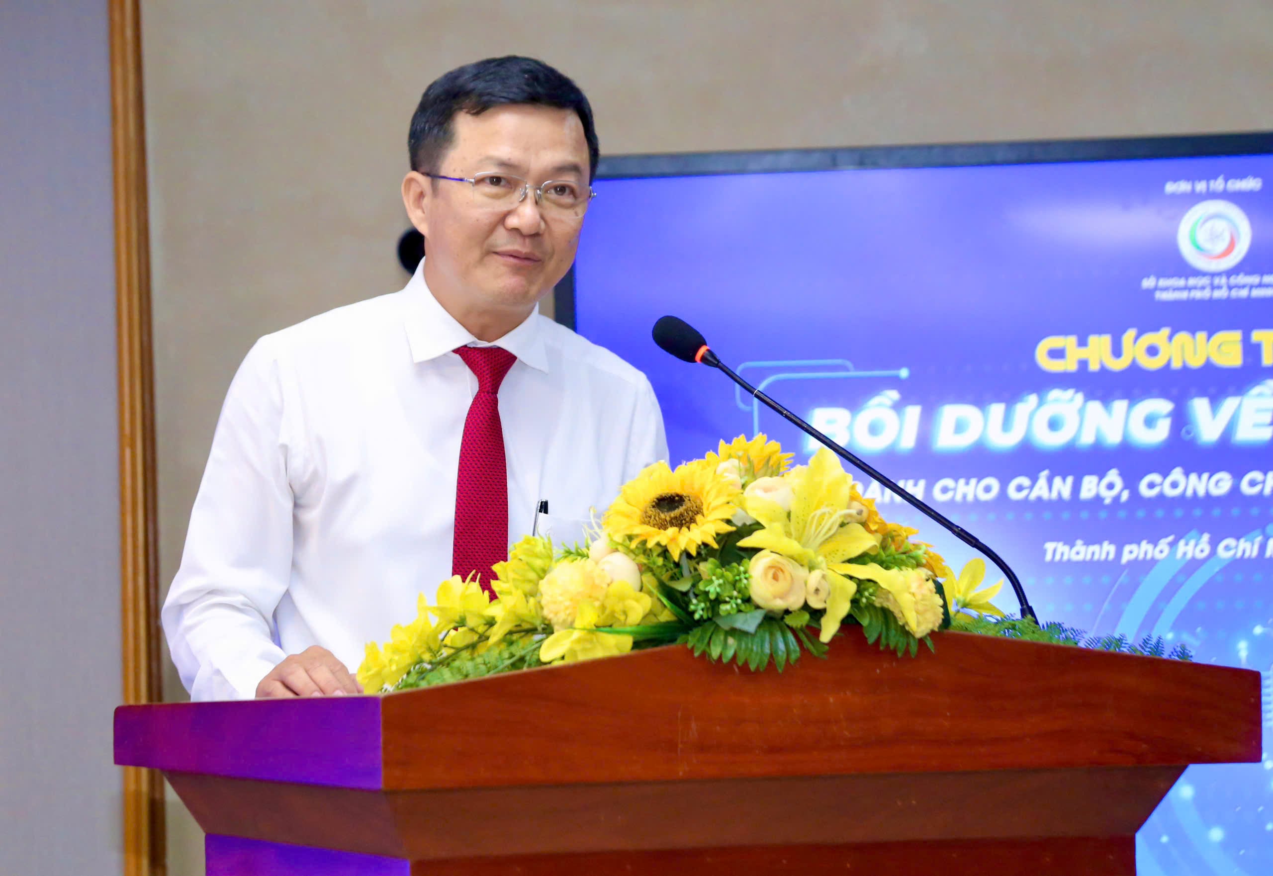 Lãnh đạo Sở Khoa học và Công nghệ TP Hồ Chí Minh phát biểu khai giảng chương trình. Lãnh đạo Sở Khoa học và Công nghệ TP Hồ Chí Minh phát biểu khai giảng chương trình.
