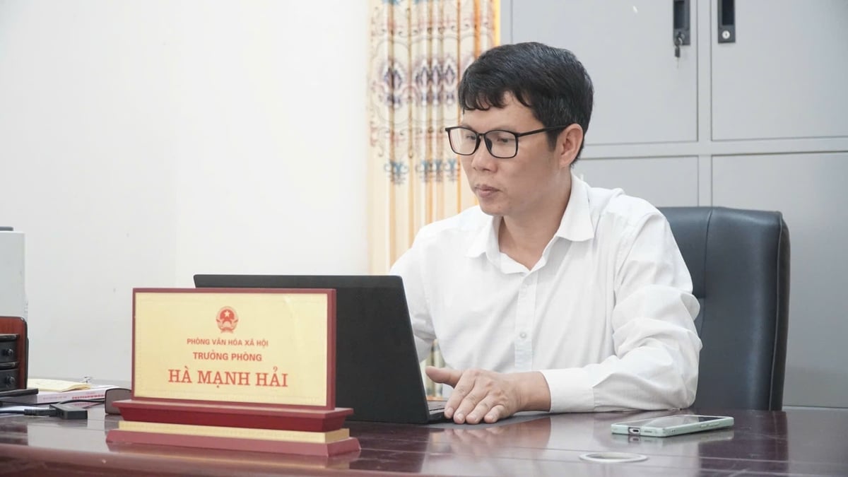 Anh Hà Mạnh Hải, Trưởng phòng Văn hóa được luân chuyển từ thành phố Lai Châu (cũ) về xã Nậm Tăm. Ảnh: Bảo Thắng.