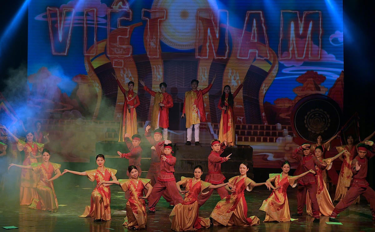 Az előadás végén a Doi Tam dobok hosszan tartó visszhangja megmaradt, emlékeztetőül a vietnami kulturális értékek ápolására, megőrzésére és terjesztésére a modern életben.
