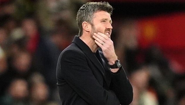 Manažer Michael Carrick a přestupová dilemata v Man Utd.