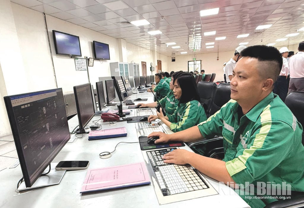 El centro de operaciones inteligentes de Ninh Binh Fertilizer Company Limited en el Parque Industrial de Khanh Phu.