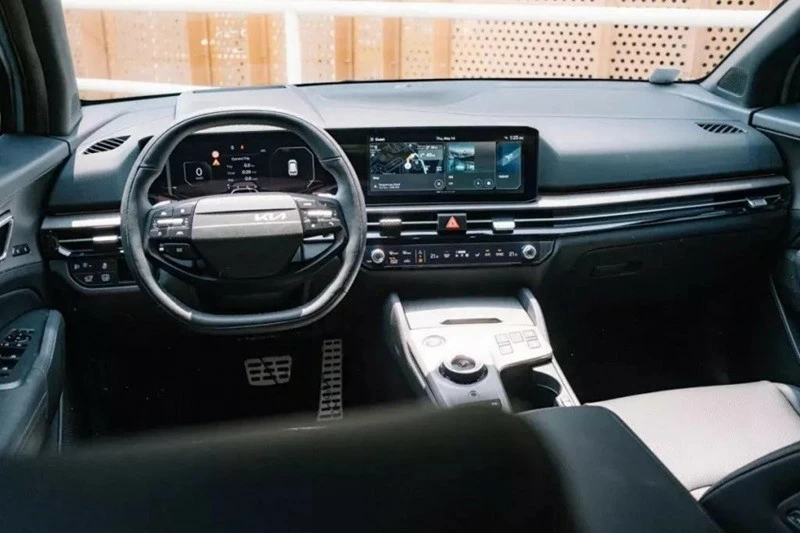 Khoang nội thất của Kia Sportage 2026 không thay đổi quá nhiều về cách bố trí nhưng được làm mới ở một số chi tiết.