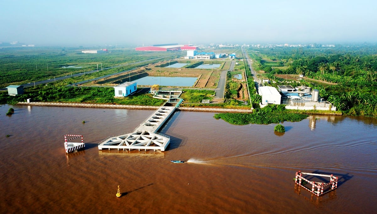 Nhà máy nước mặt Sông Hậu đang hoạt động. Ảnh: Aquaone Hậu Giang.