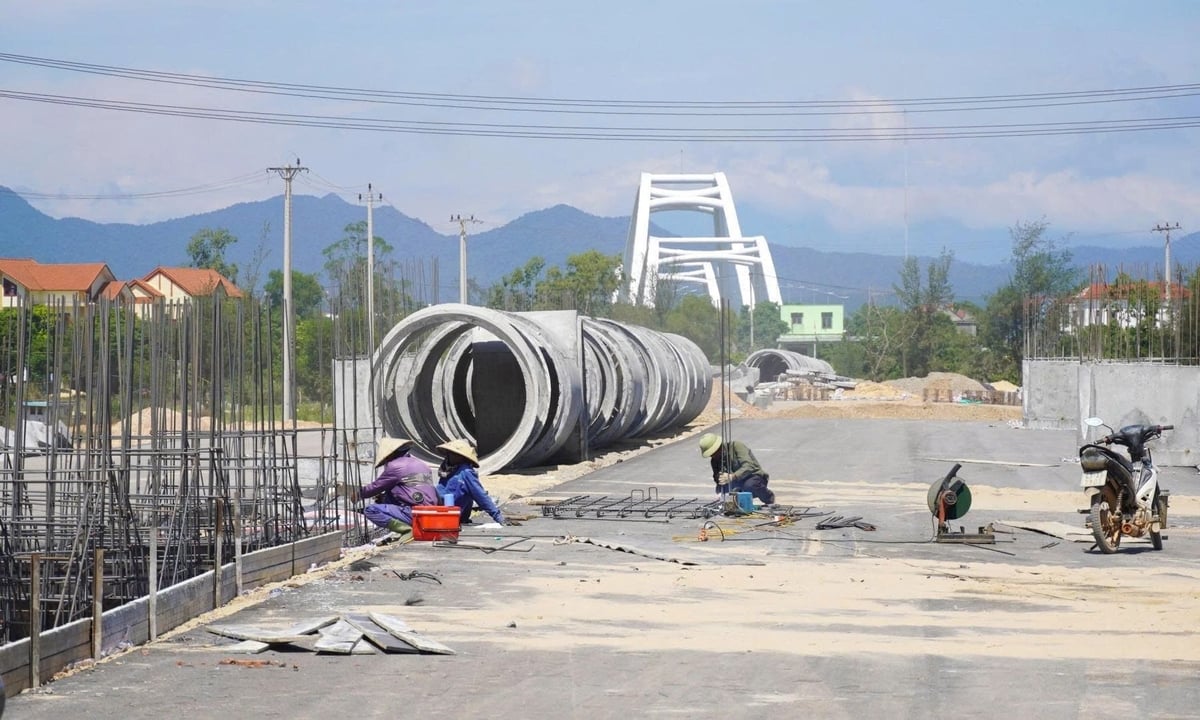 Dự án thành phần 2 - Cầu Nhật Lệ 3 và đường hai đầu cầu thuộc Dự án Đường ven biển và cầu Nhật Lệ 3. Ảnh: Nguyễn Thuấn.