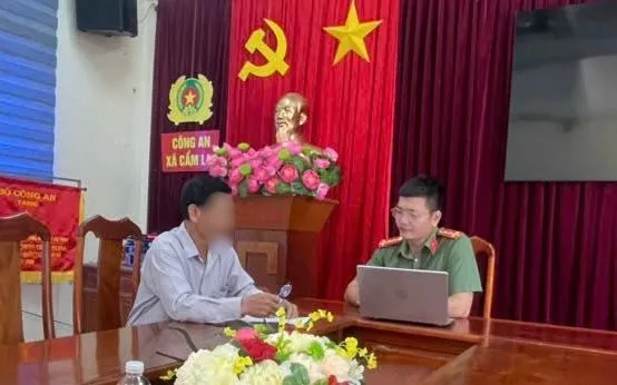 Công an xã Cẩm Lạc tuyên truyền về phương thức thủ đoạn của các đối tượng phạm tội cho người dân