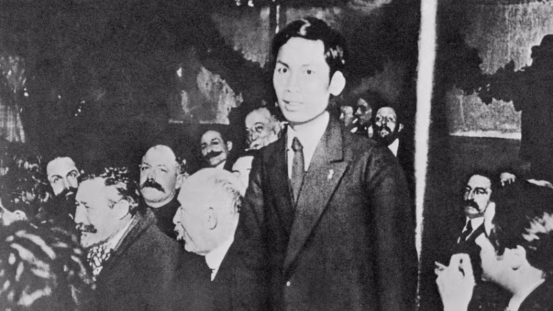 Le camarade Nguyen Ai Quoc (président Hô Chi Minh) s'exprimant lors du congrès fondateur du Parti communiste français à Tours. Il fut le premier Vietnamien à devenir communiste et est considéré comme l'un des fondateurs du Parti communiste français (décembre 1920). (Photo : VNA)
