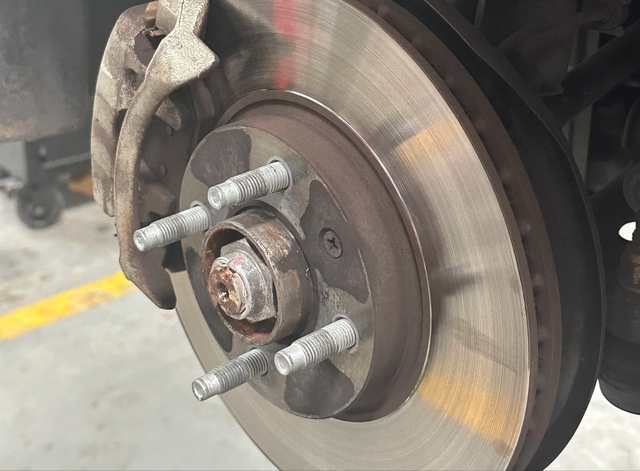 Điều cần lưu ý khi đỗ xe dưới mưa liên tục - Ảnh 3.