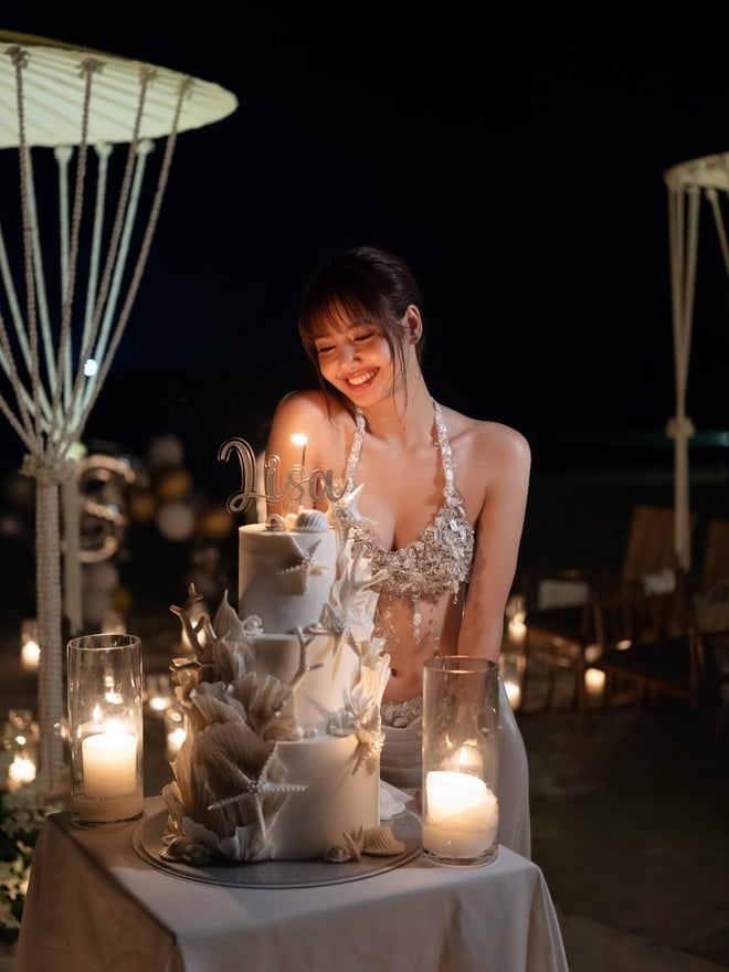 Lisa Blackpink đón tuổi 29 và sự nghiệp âm nhạc đầy ấn tượng - Ảnh 2.