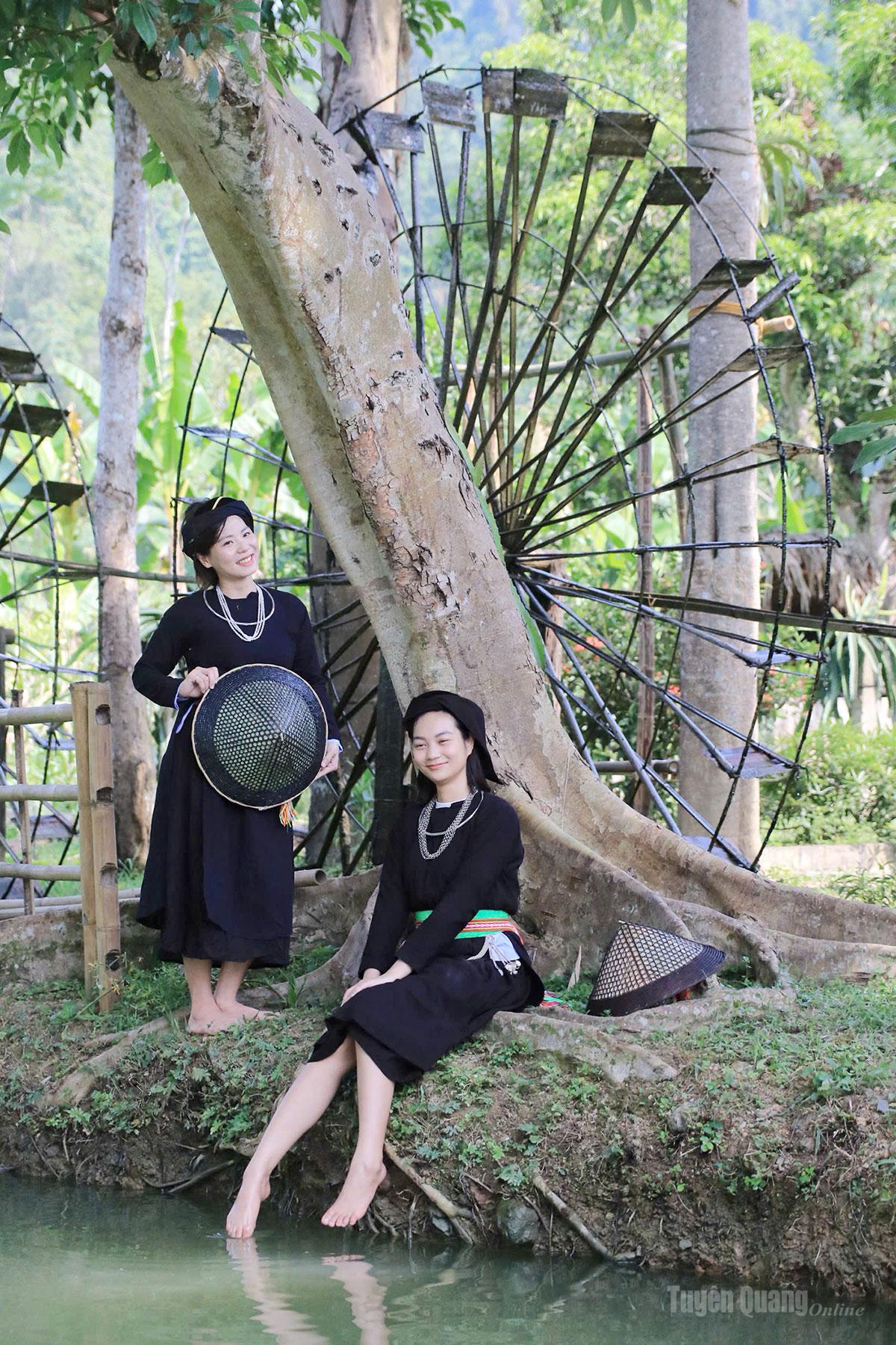 Chiếc cọn nước là biểu tượng văn hóa gắn bó với đời sống, lao động sản xuất của đồng bào dân tộc Tày.