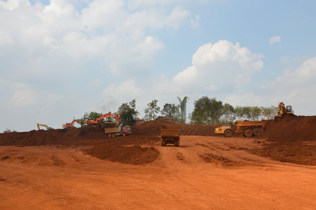 Lâm Đồng hiện là địa phương có trữ lượng bauxite lớn nhất cả nước và đang khai thác, chế biến tại các tổ hợp alumin trên địa bàn. Ảnh: P.H.