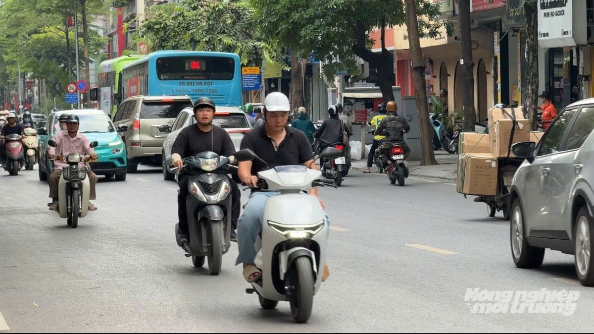 Xăng sinh học E10 được kỳ vọng góp phần giảm phát thải trong lĩnh vực giao thông vận tải. Ảnh: Thu Trang.