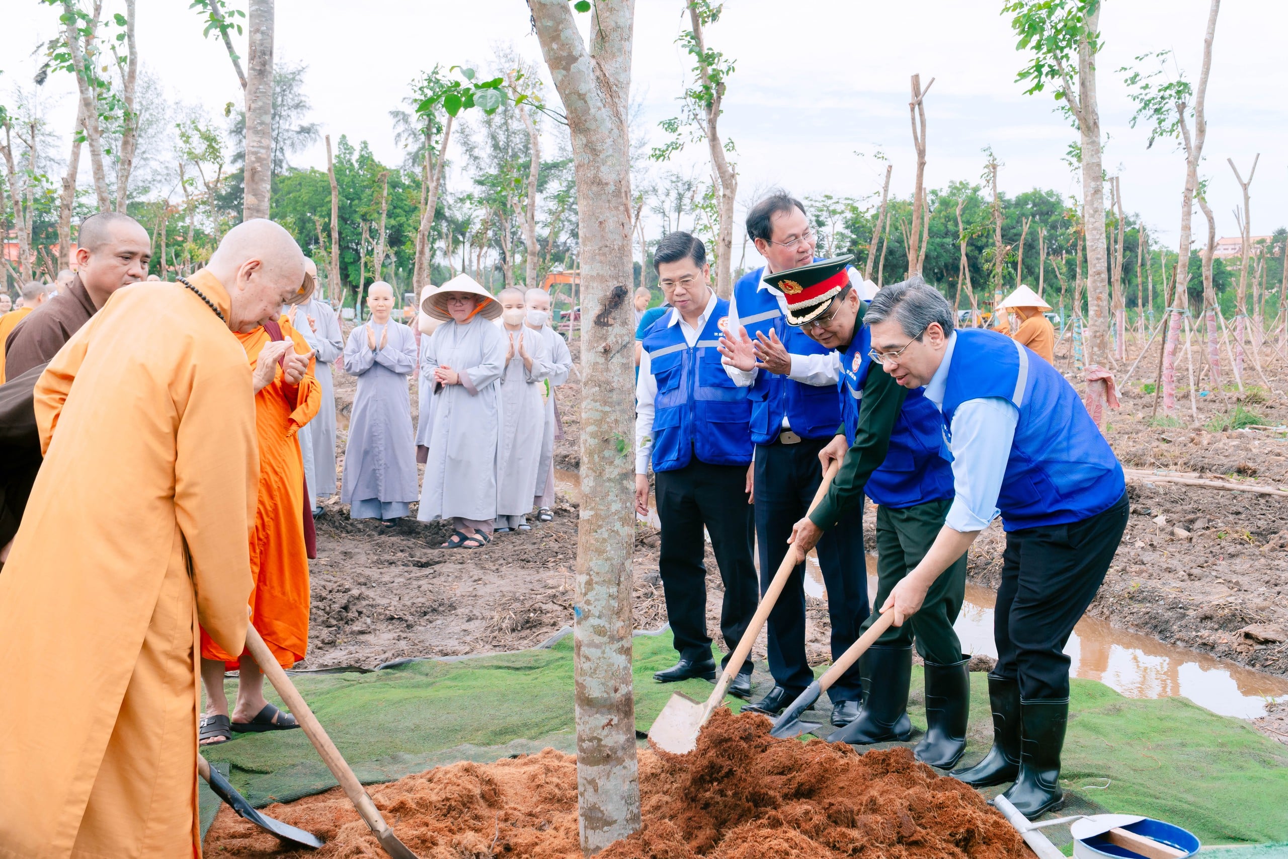 Ho Chi Minh-Ville diffuse l'« aspiration verte » grâce à des jardins solidaires - Photo 1.