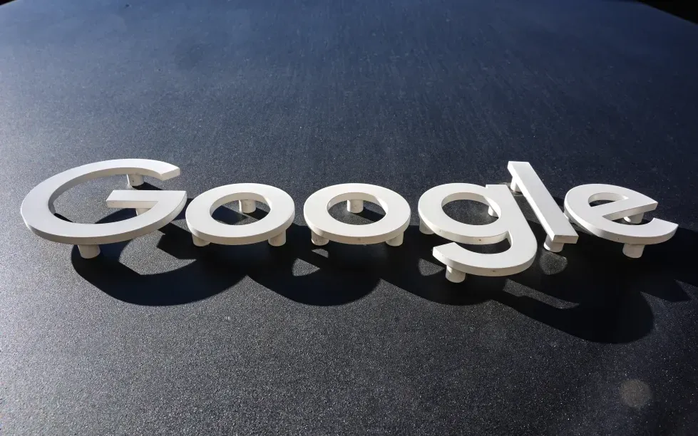 Logo Google trên một tòa nhà ở New York, Mỹ, ngày 27/10/2025. (Ảnh: AP)