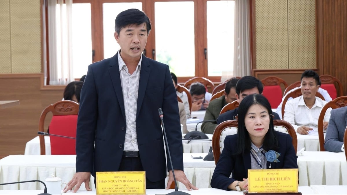 Ông Phan Nguyễn Hoàng Tân, Giám đốc Sở Nông nghiệp và Môi trường tỉnh Lâm Đồng phát biểu về định hướng nông nghiệp công nghệ cao. Ảnh: Nhật Tiến.