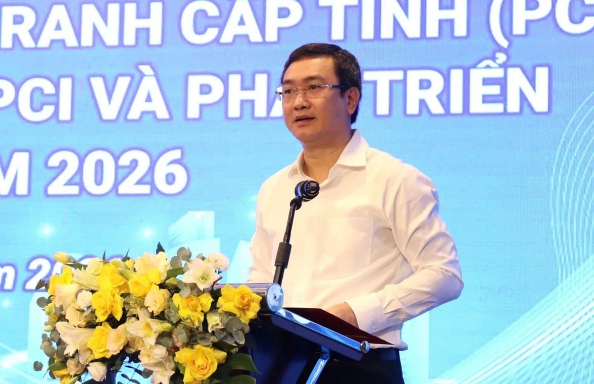Chủ tịch UBND tỉnh Lạng Sơn Nguyễn Cảnh Toàn yêu cầu các sở, ngành, địa phương tiếp tục đổi mới tư duy, nâng cao trách nhiệm để đồng hành, tháo gỡ khó khăn cho doanh nghiệp. Ảnh: Hoàng Nghĩa.