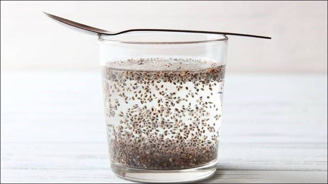 Uống hạt chia thế nào cho đúng? Những trường hợp tuyệt đối nên cẩn trọng - Ảnh 1.