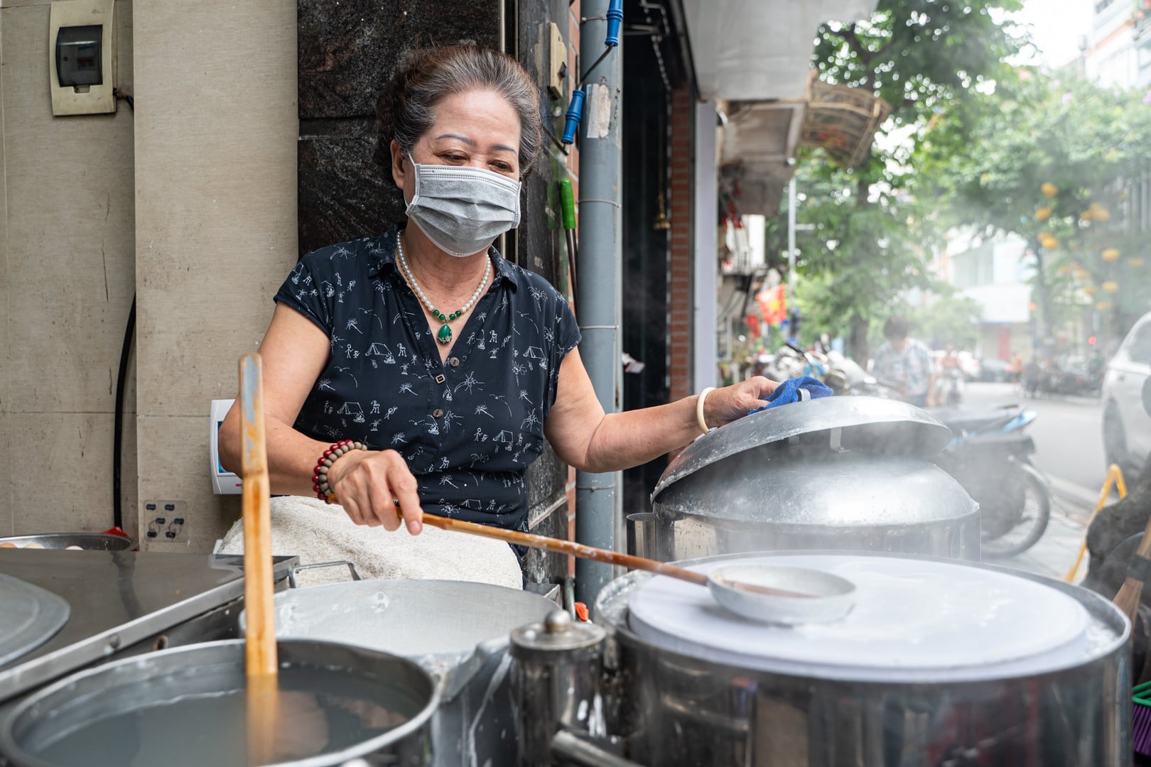 Gallery - What are the differences between the three traditional Hanoi steamed rice roll restaurants that received Michelin praise? - image 2
