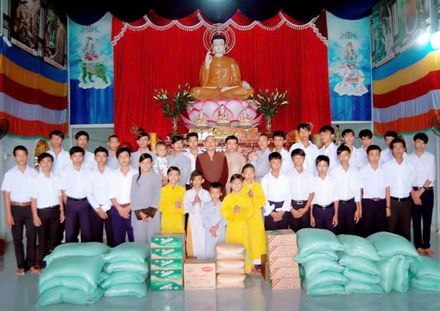 Người gieo mầm xanh trên đất biển- Ảnh 3.