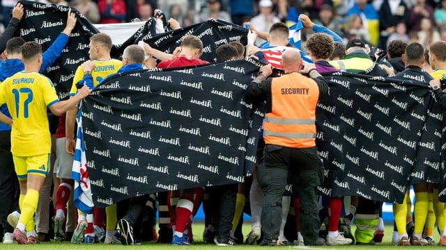 ノルウェーはスウェーデンを3対1で圧勝し、この試合ではストランド
