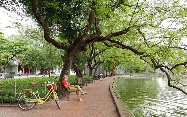 &nbsp;Không khí lạnh kết hợp với mưa dông khiến thời tiết đảo chiều, nhiệt độ toàn miền Bắc giảm mạnh từ 7-10 độ C chỉ sau một đêm. Ảnh: TL.