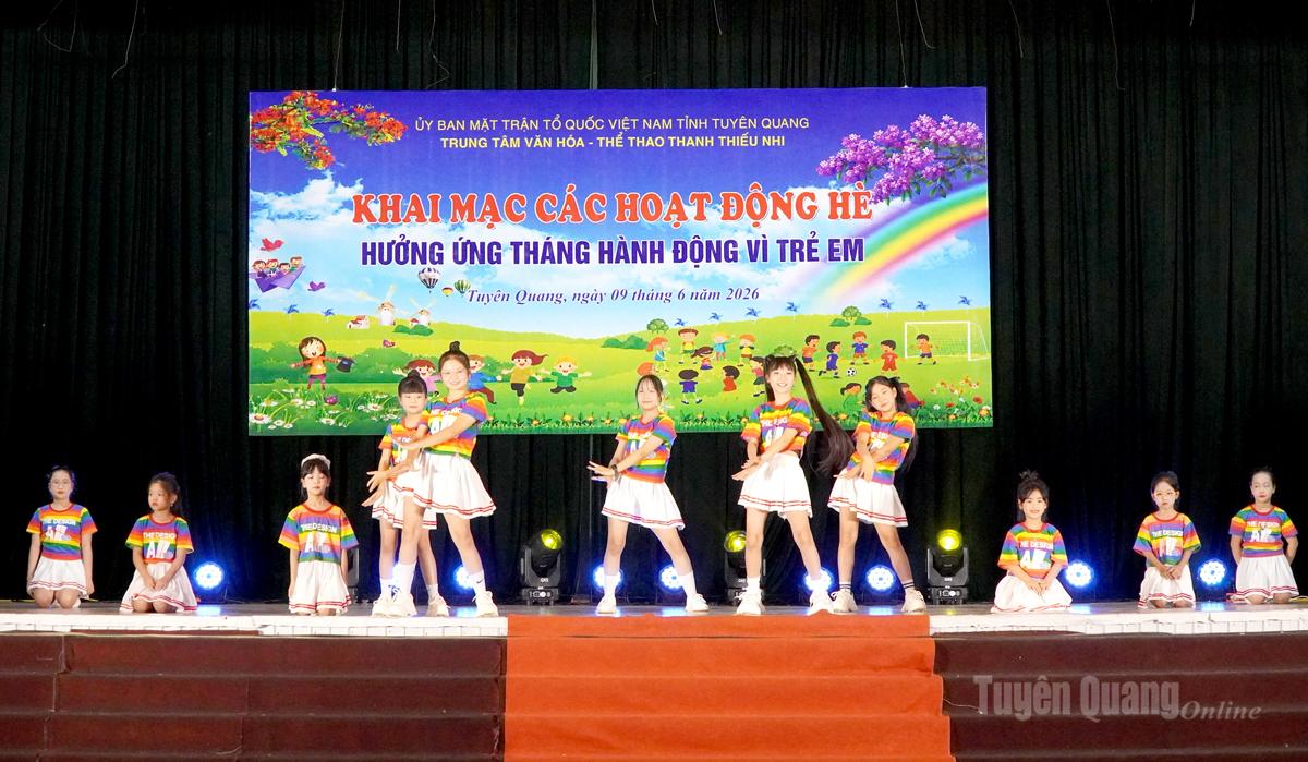 การแสดงทางวัฒนธรรมเหล่านี้จัดแสดงโดยเด็กๆ จากชมรมผู้มีความสามารถพิเศษของศูนย์ศิลปะการแสดง