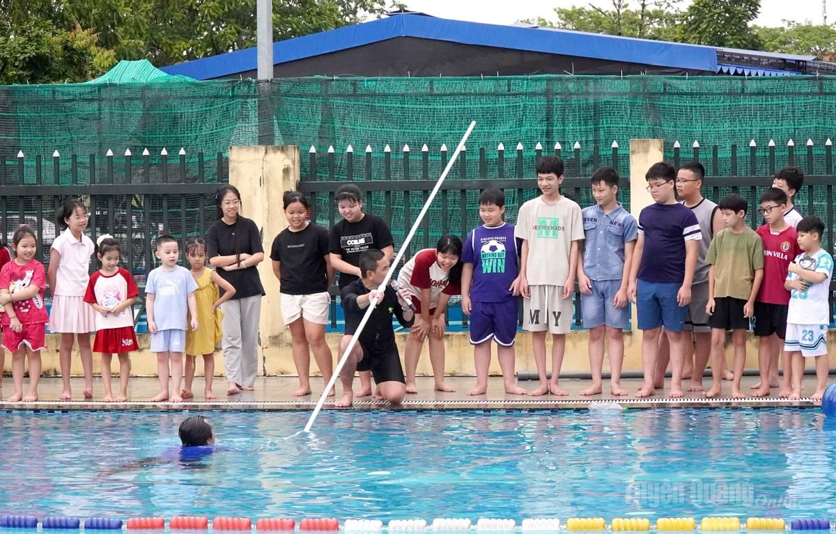 สร้างความตระหนักรู้ในหมู่เด็ก ๆ เกี่ยวกับการป้องกันและต่อสู้กับการจมน้ำ
