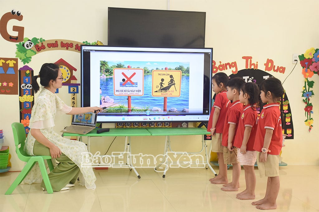 Anwendung von Informationstechnologie im Rahmen des Lebenskompetenzunterrichts im Kindergarten Thien Phien, Gemeinde Tien Lu.