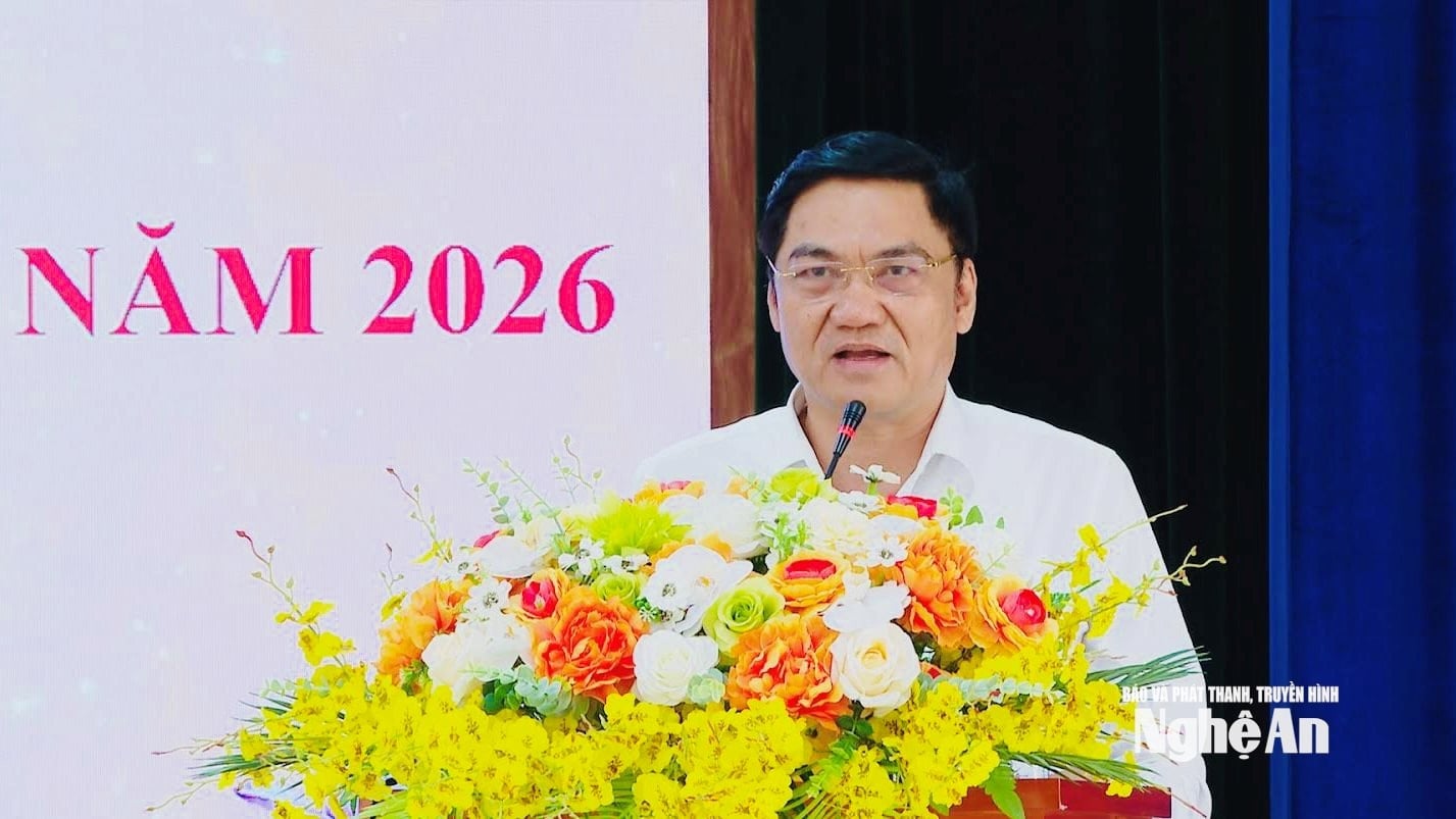 Phó Bí thư Thường trực Tỉnh ủy, Chủ tịch HĐND tỉnh Hoàng Nghĩa Hiếu chỉ đạo giải quyết một số kiến nghị của cử tri xã Yên Trung