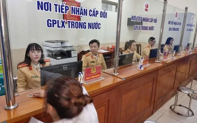 Dự kiến giảm 50% thời gian cấp giấy phép lái xe. Ảnh: VGP