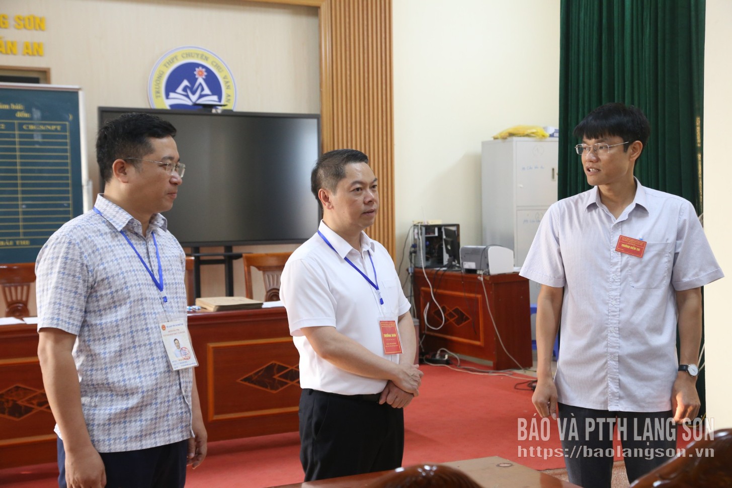 Đồng chí Phó Chủ tịch UBND tỉnh chỉ đạo đảm bảo coi thi an toàn tại các điểm thi